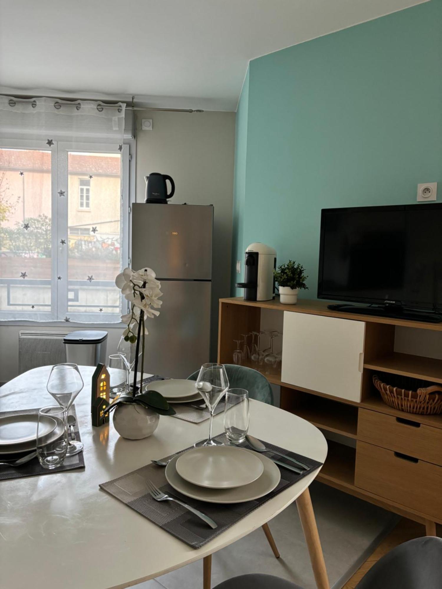 Douceur Lyonnaise, Villeurbanne Exterior foto