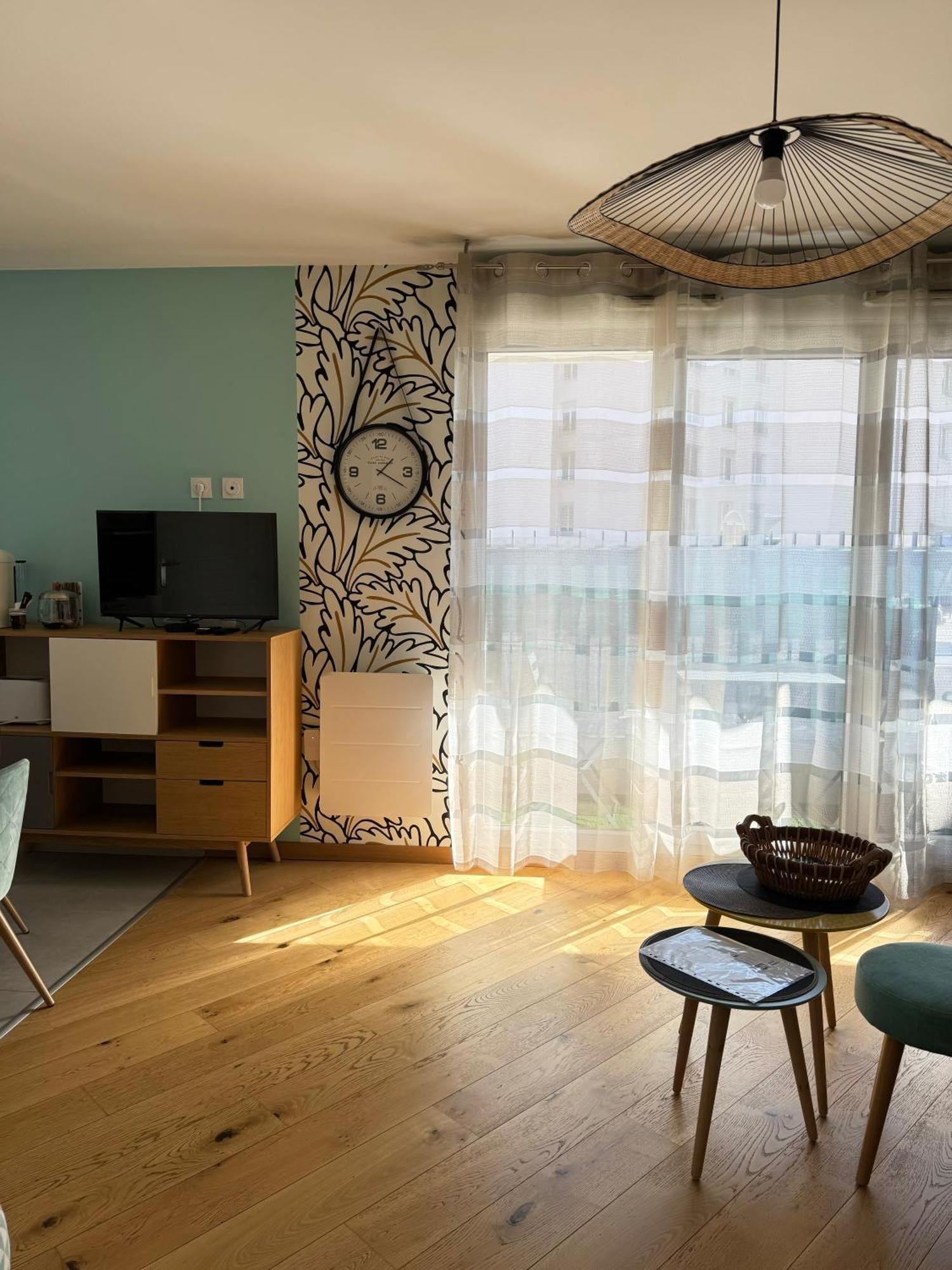 Douceur Lyonnaise, Villeurbanne Exterior foto